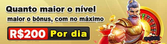 Jogador usando qq888 no celular com segurança